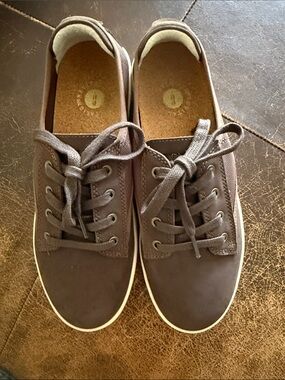 Revitalign Orthotic Leather & Mesh Sneaker